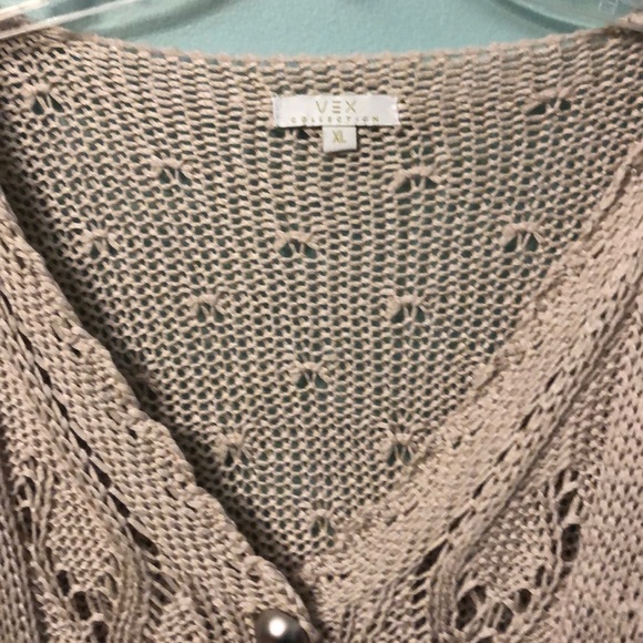 🌺Beautiful Cream Sweater🌺 - Picture 7 of 8